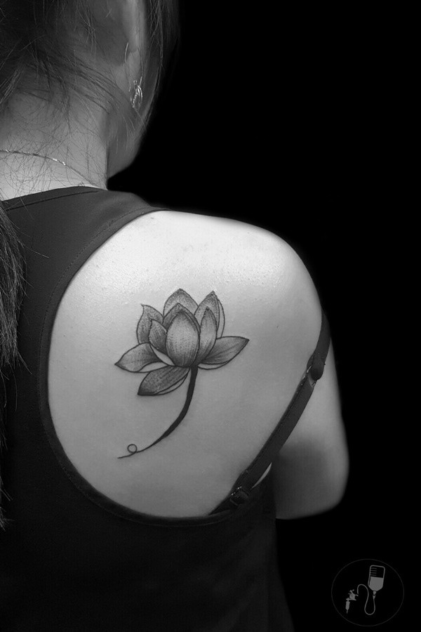 Black And White Floral Shoulder Tattoo Ideas