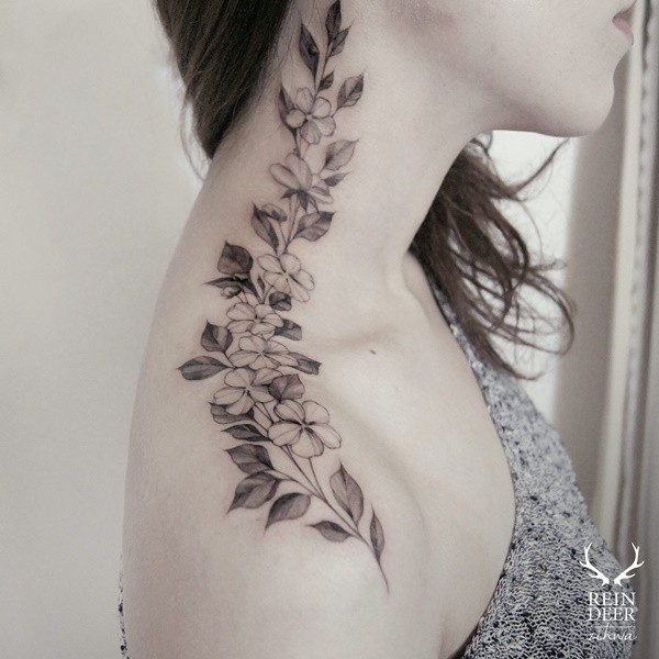 Black And White Floral Shoulder Tattoo Ideas