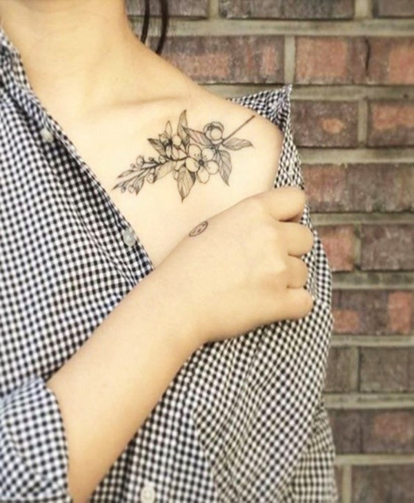 Black And White Floral Shoulder Tattoo Ideas