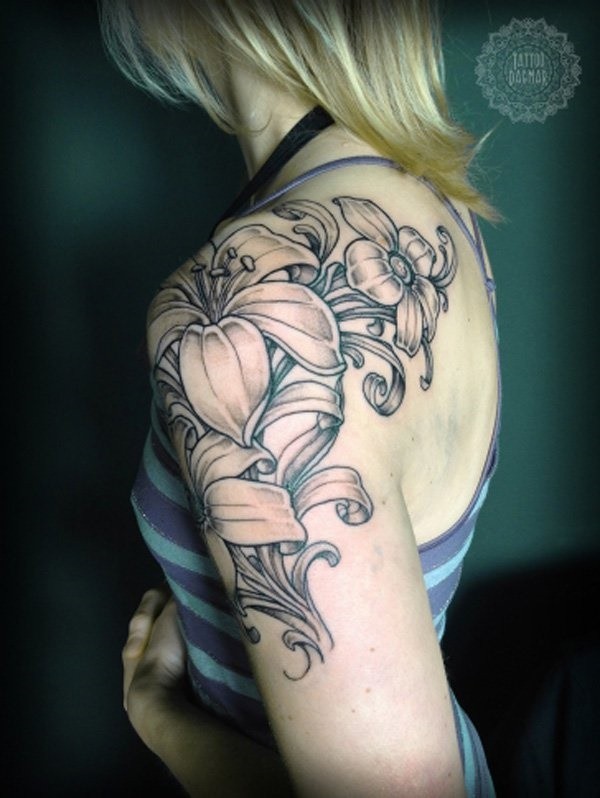 Black And White Floral Shoulder Tattoo Ideas