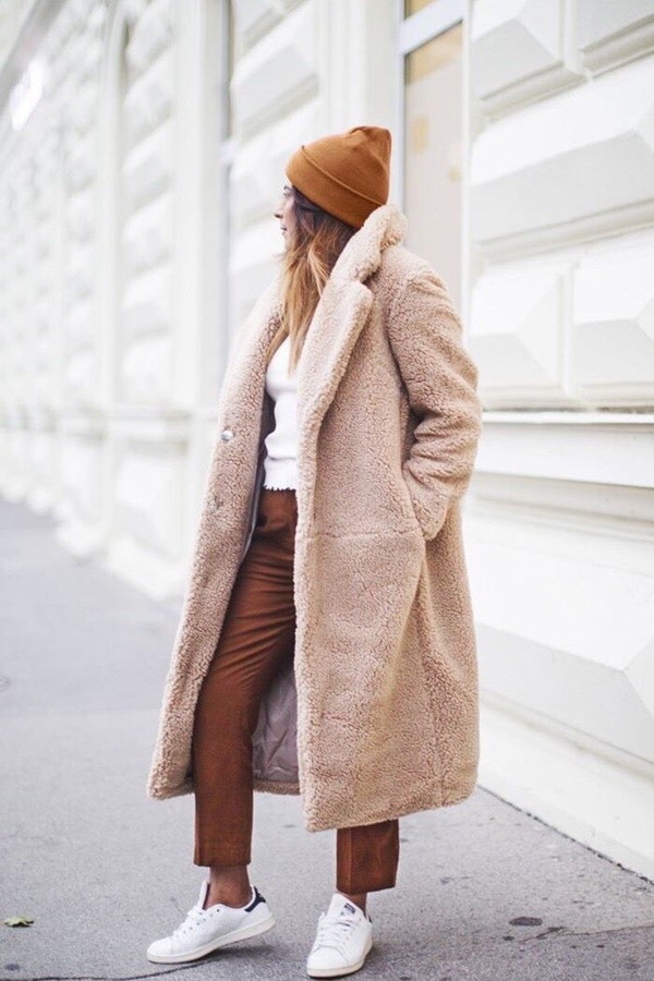 Adorable Winter Outfits With Sneaker