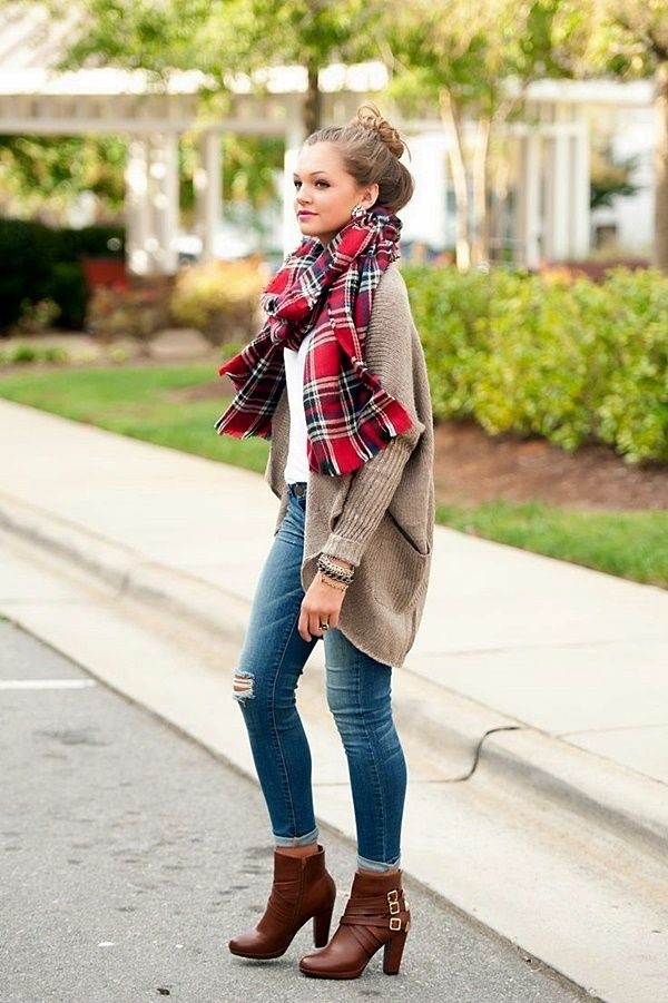 Lovely Plaid Outfits To Keep You Warm This Winter