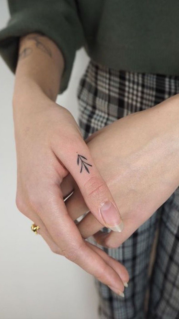 Small and Cute Finger Tattoo Designs and Ideas