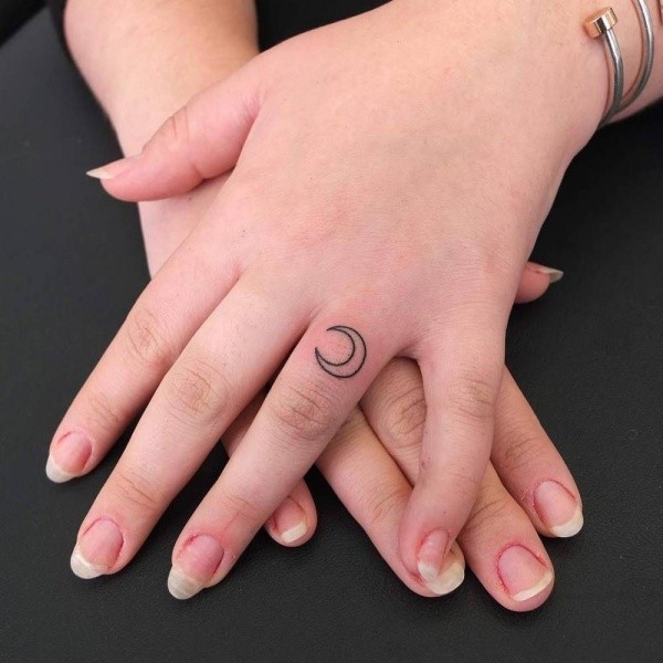 Small and Cute Finger Tattoo Designs and Ideas