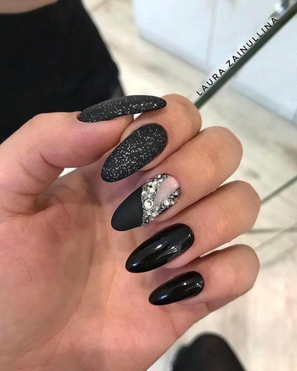 40 Trendy New Year Nail Art Design For 2020